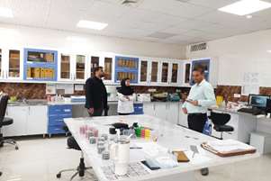 نظارت مستمر در راستای ارتقاء کیفیت خدمات آزمایشگاهی در مرکز خدمات جامع سلامت بیضا