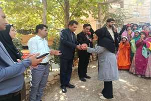 تقدیر از بهورزان بازنشسته با حضور مسئول امور بهورزی دانشگاه علوم پزشکی شیراز و رییس شبکه بهداشت و درمان بیضا