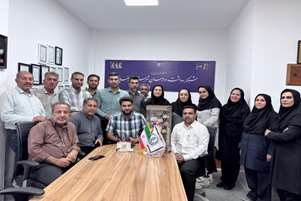 تجلیل کارکنان شبکه بهداشت و درمان بیضا از رئیس شبکه به مناسبت روز پزشک