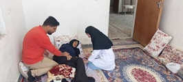 به مناسبت هفته سلامت انجام شد: ارائه خدمات مراقبتی به خانواده شهدا در منزل از سوی تیم سلامت 